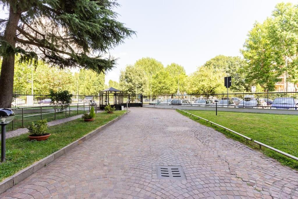 Monolocale Industrial-Chic Di Fronte A San Siro Appartement *
